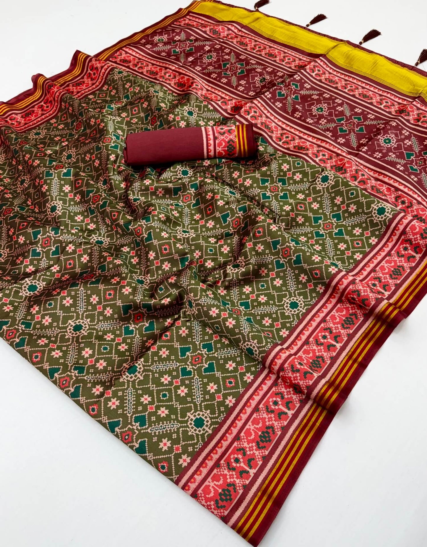 Traditional Green Printed Patola Handloom Silk Saree With Intricate Blouse Piece