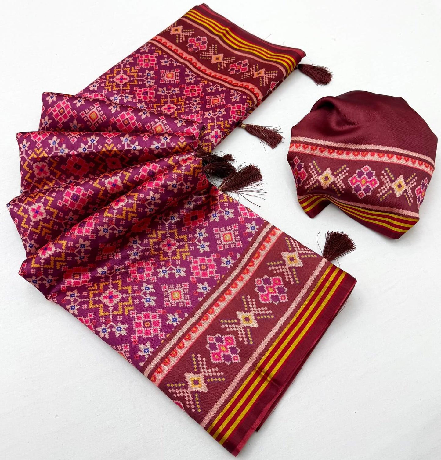 Evocative Purple Printed Patola Handloom Silk Saree With Enchanting Blouse Piece