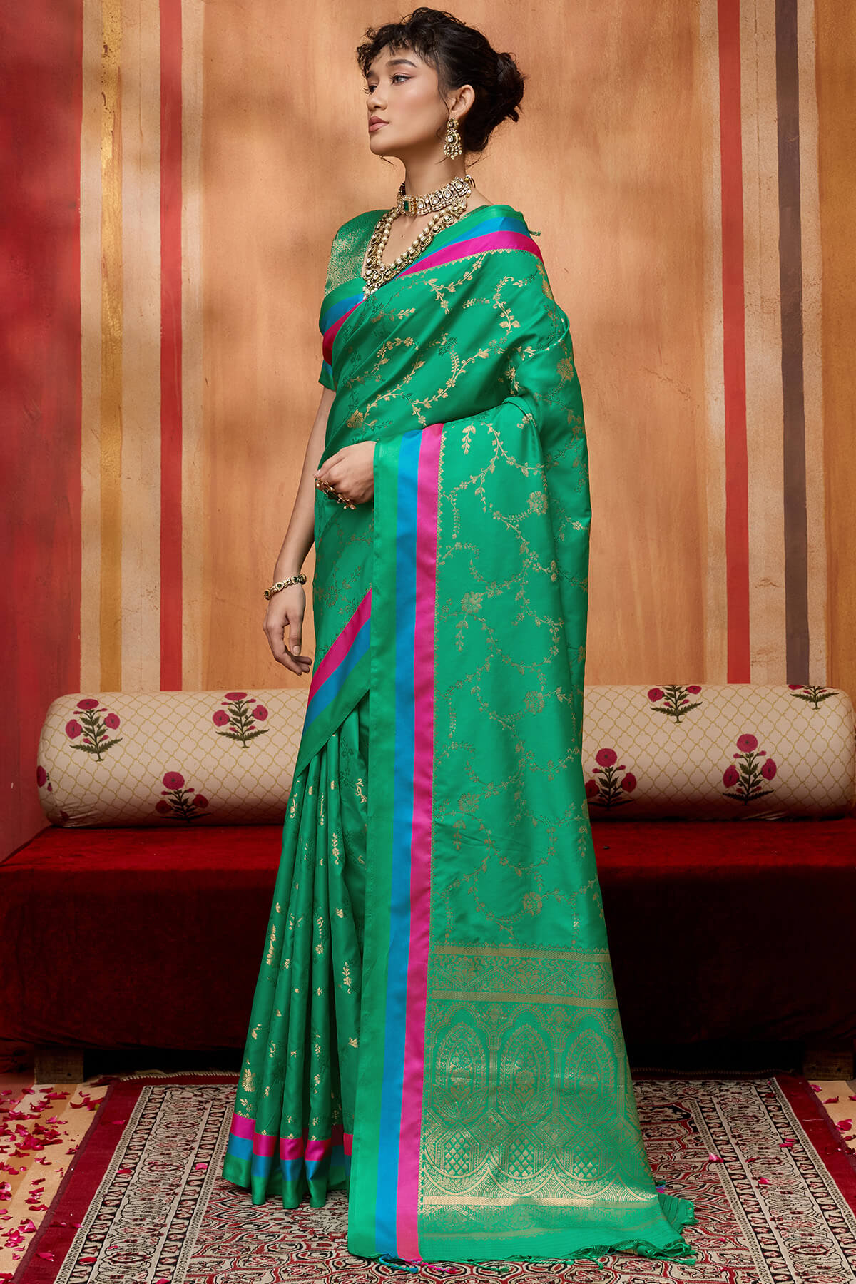 Energetic Green Pure Zari Weaving Banarasi Silk Saree With Rhapsody Blouse Piece