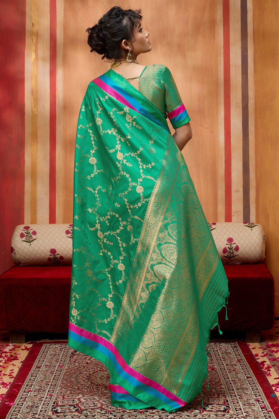 Energetic Green Pure Zari Weaving Banarasi Silk Saree With Rhapsody Blouse Piece