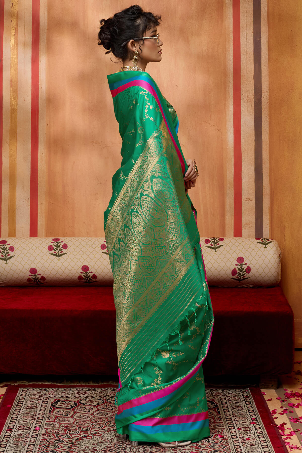 Energetic Green Pure Zari Weaving Banarasi Silk Saree With Rhapsody Blouse Piece