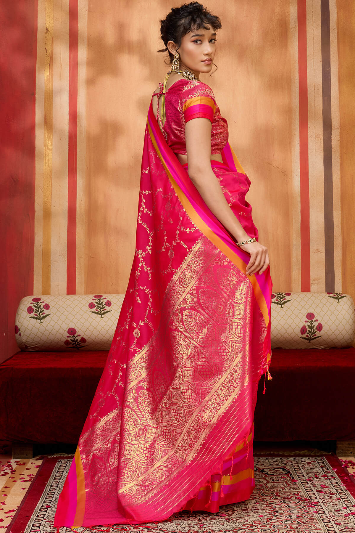 Exquisite Pink Pure Zari Weaving Banarasi Silk Saree With Smart Blouse Piece