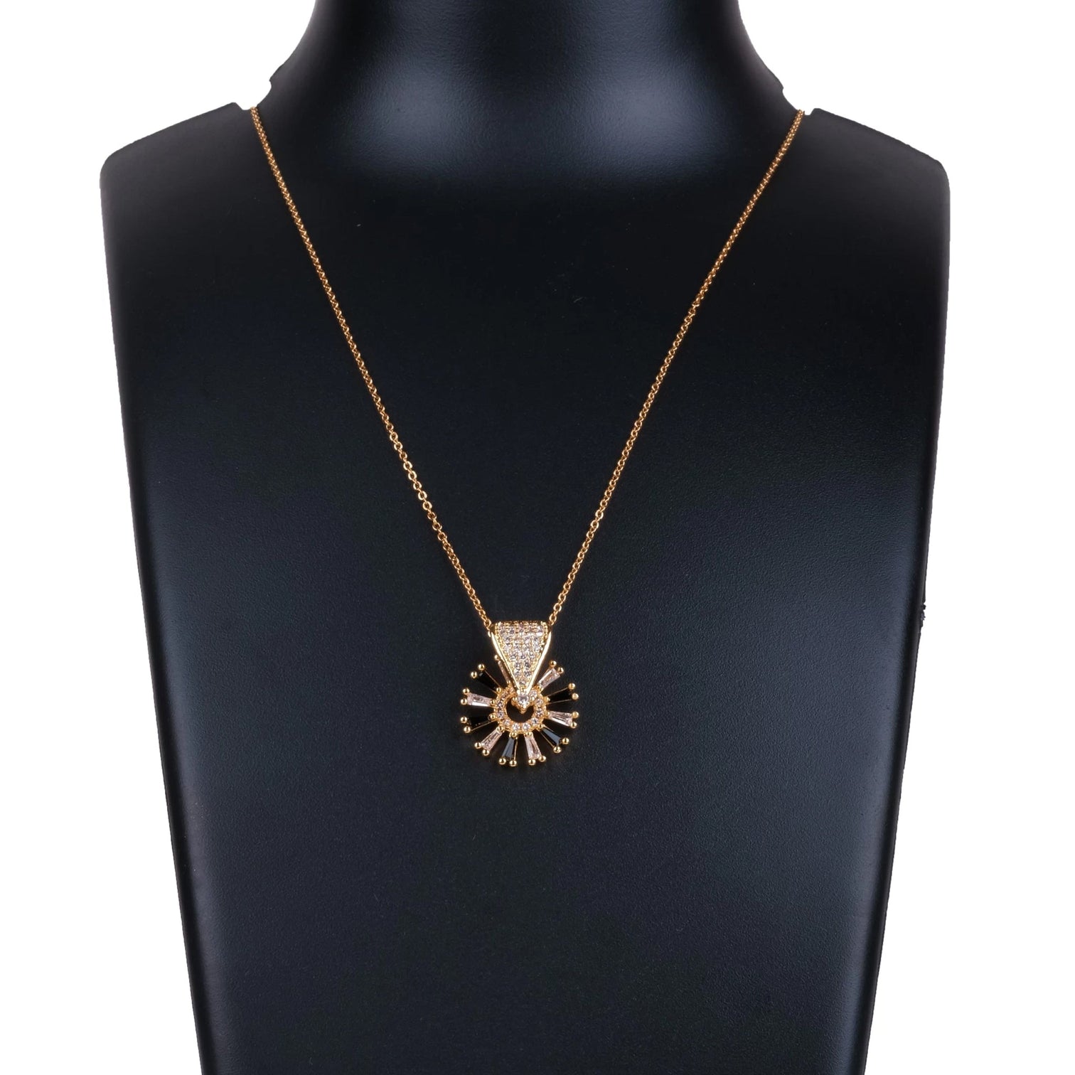 Round Shape Black&White Dimond Pendent Gold-plated Brass Pendant Set