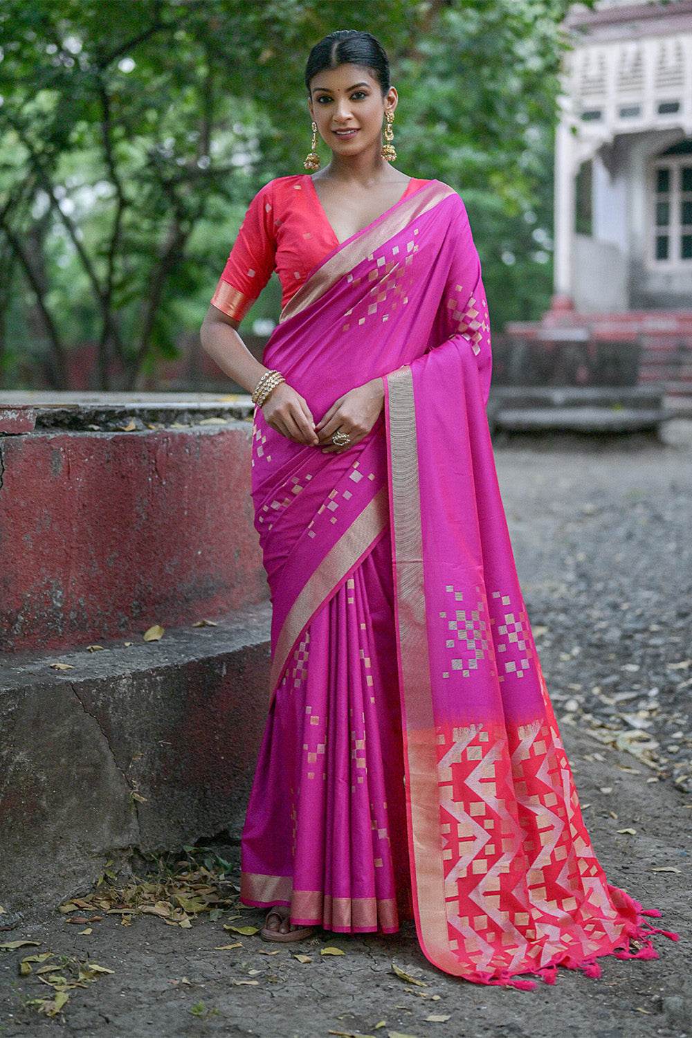 Purple Silk Blend Saree With Blouse Piece