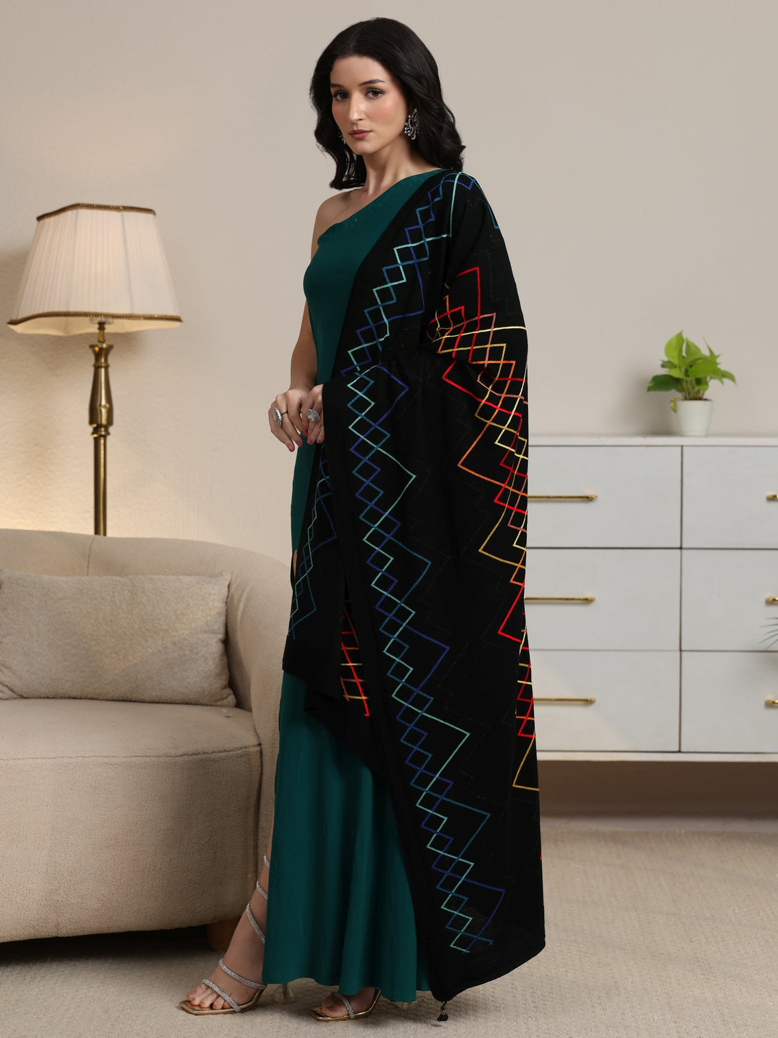 Mameraa Black Geometric Knitted Acrylic Shawl