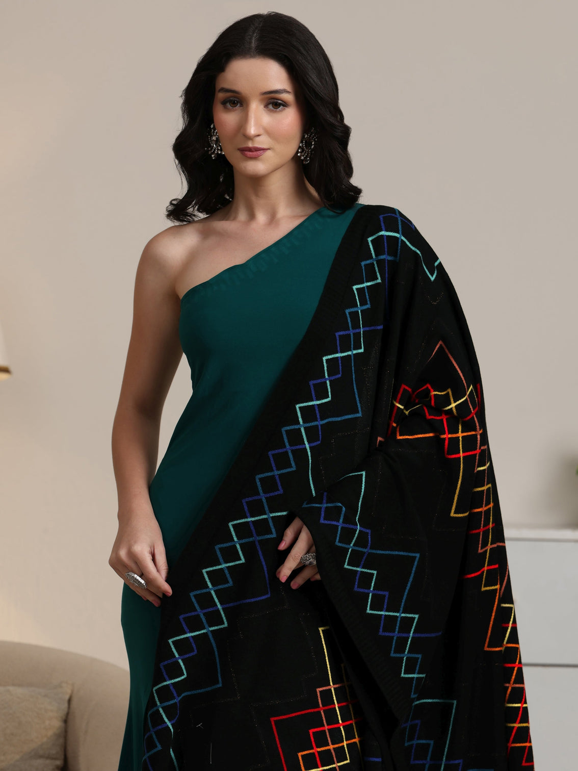 Mameraa Black Geometric Knitted Acrylic Shawl