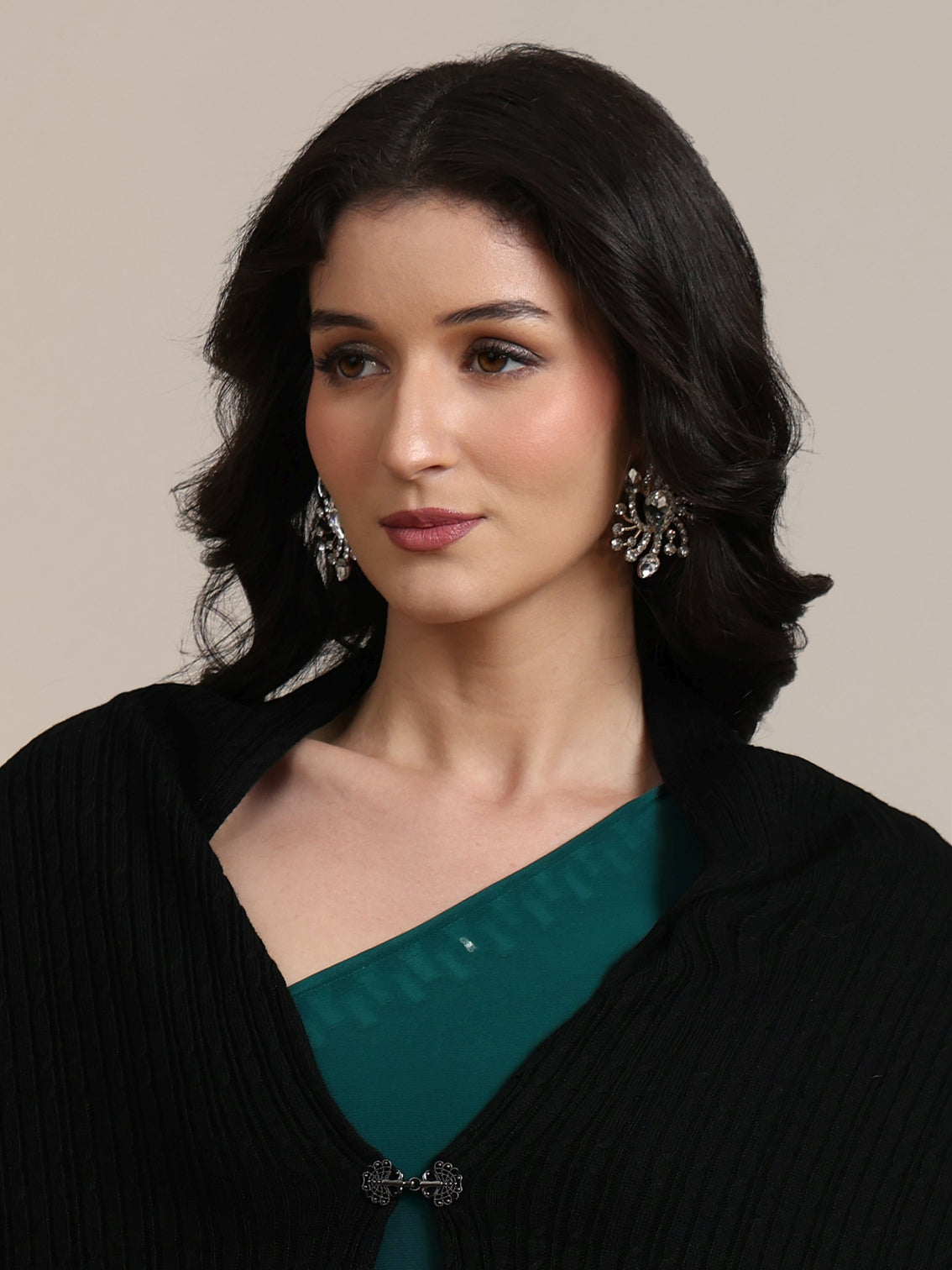 Mameraa Black Geometric Knitted Acrylic Wrap Shawl