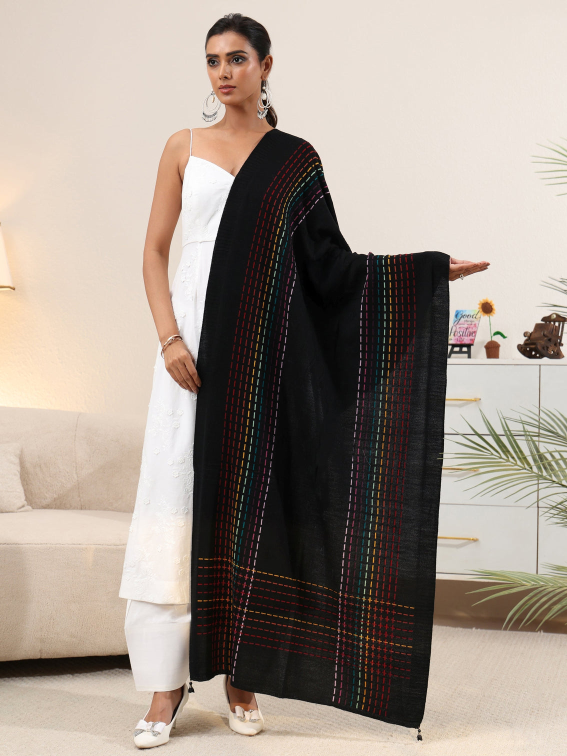 Mameraa Black Geometric Knitted Acrylic Shawl