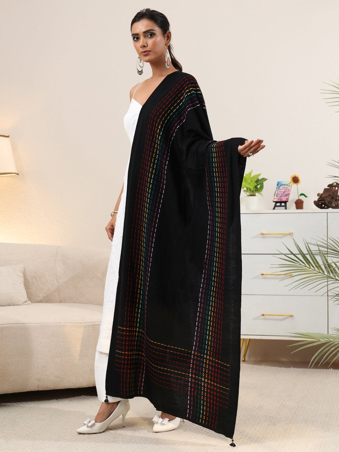 Mameraa Black Geometric Knitted Acrylic Shawl