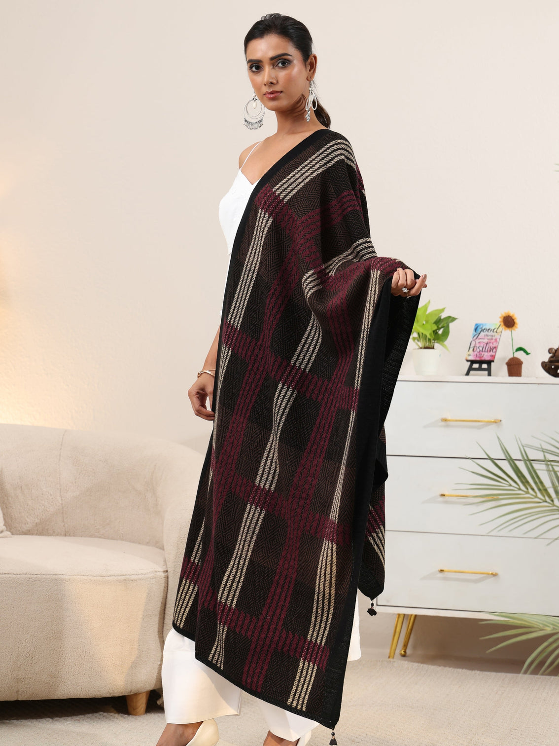 Mameraa Black Geometric Knitted Acrylic Shawl