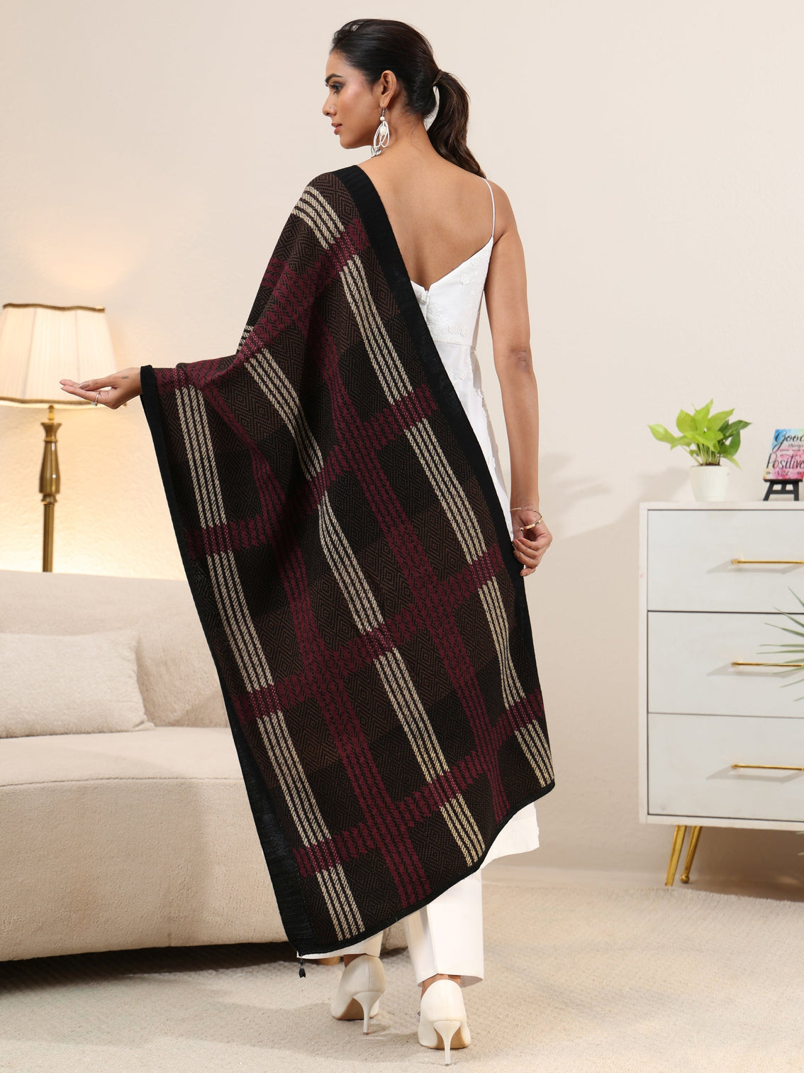 Mameraa Black Geometric Knitted Acrylic Shawl
