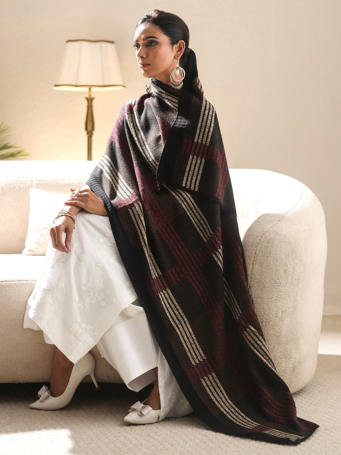 Mameraa Black Geometric Knitted Acrylic Shawl