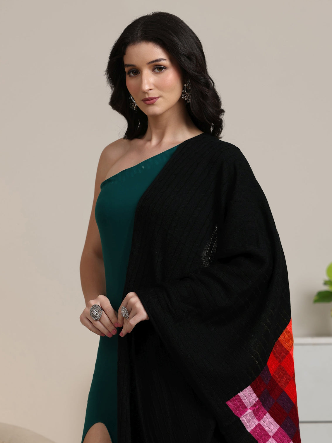 Mameraa Black Geometric Acrylic Wrap Shawl