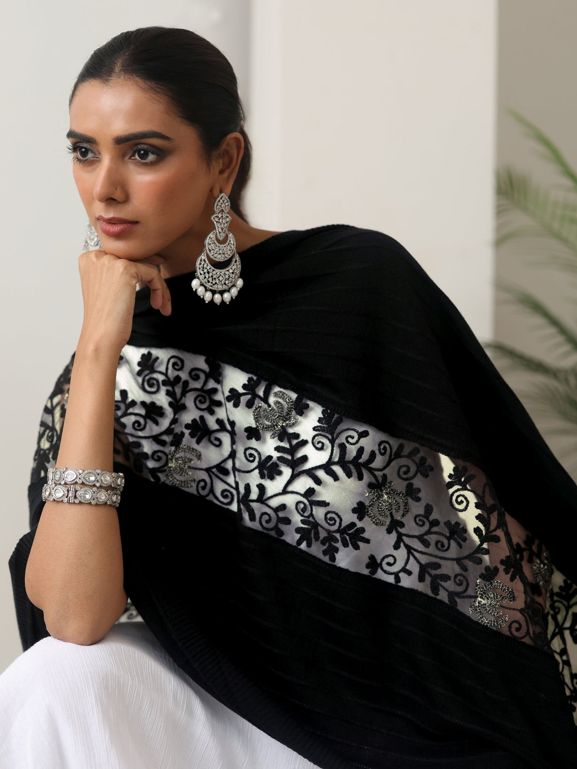 Mameraa Black Floral Knitted Lace Acrylic Wrap Shawl