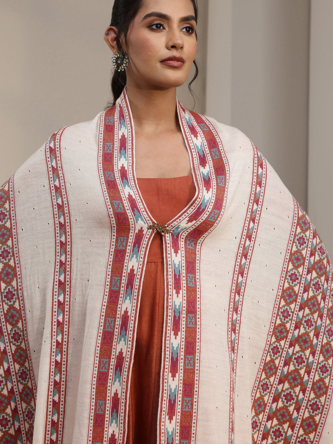 Mameraa Off White Geometric Knitted Acrylic Wrap Shawl