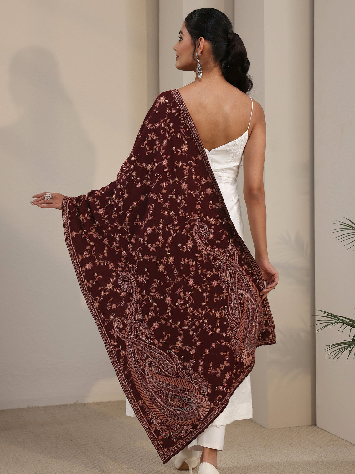 Mameraa Maroon Paisley Knitted Acrylic Shawl
