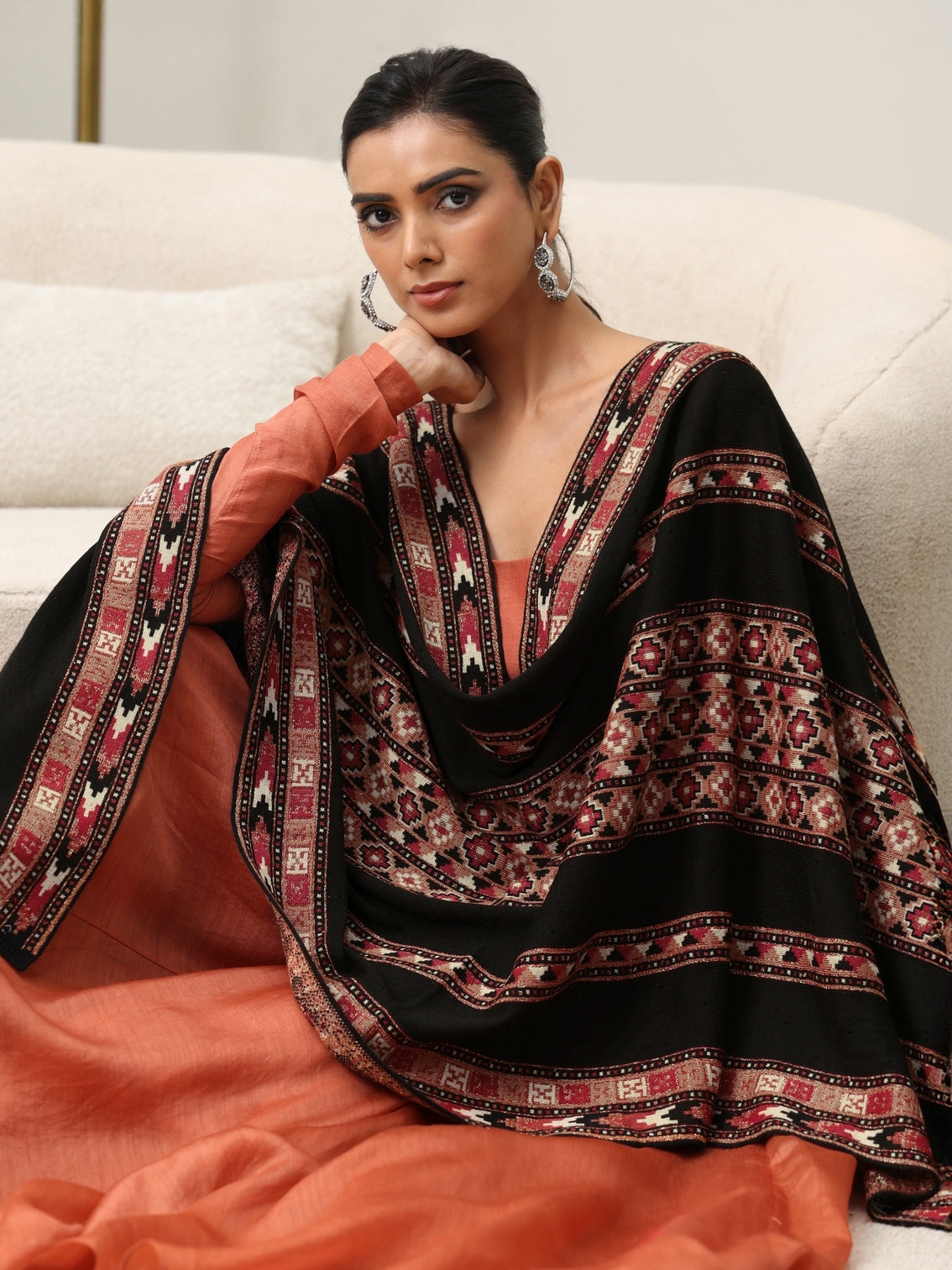 Mameraa Black Geometric Knitted Acrylic Wrap Shawl