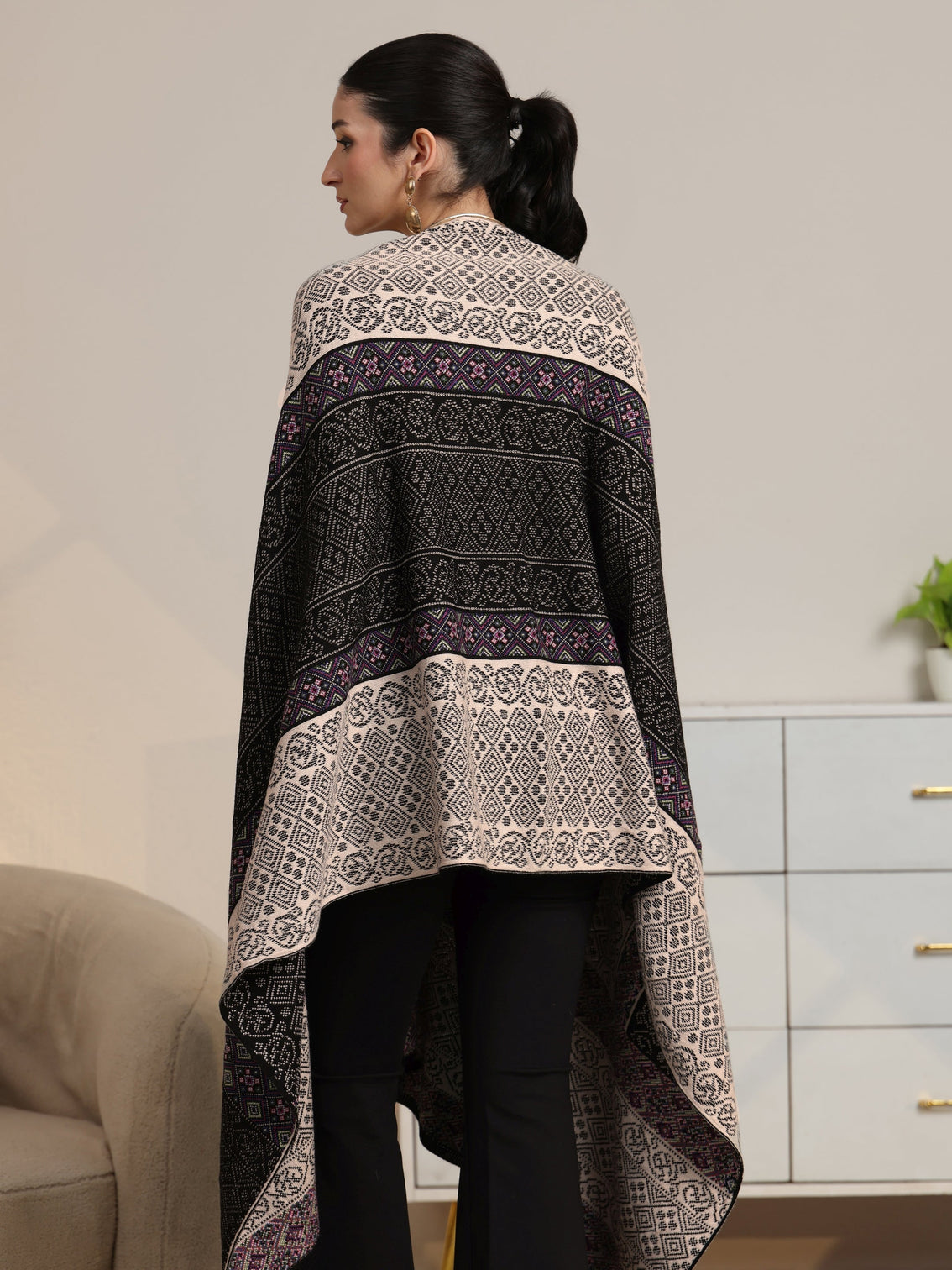 Mameraa Black Geometric Knitted Acrylic Wrap Shawl