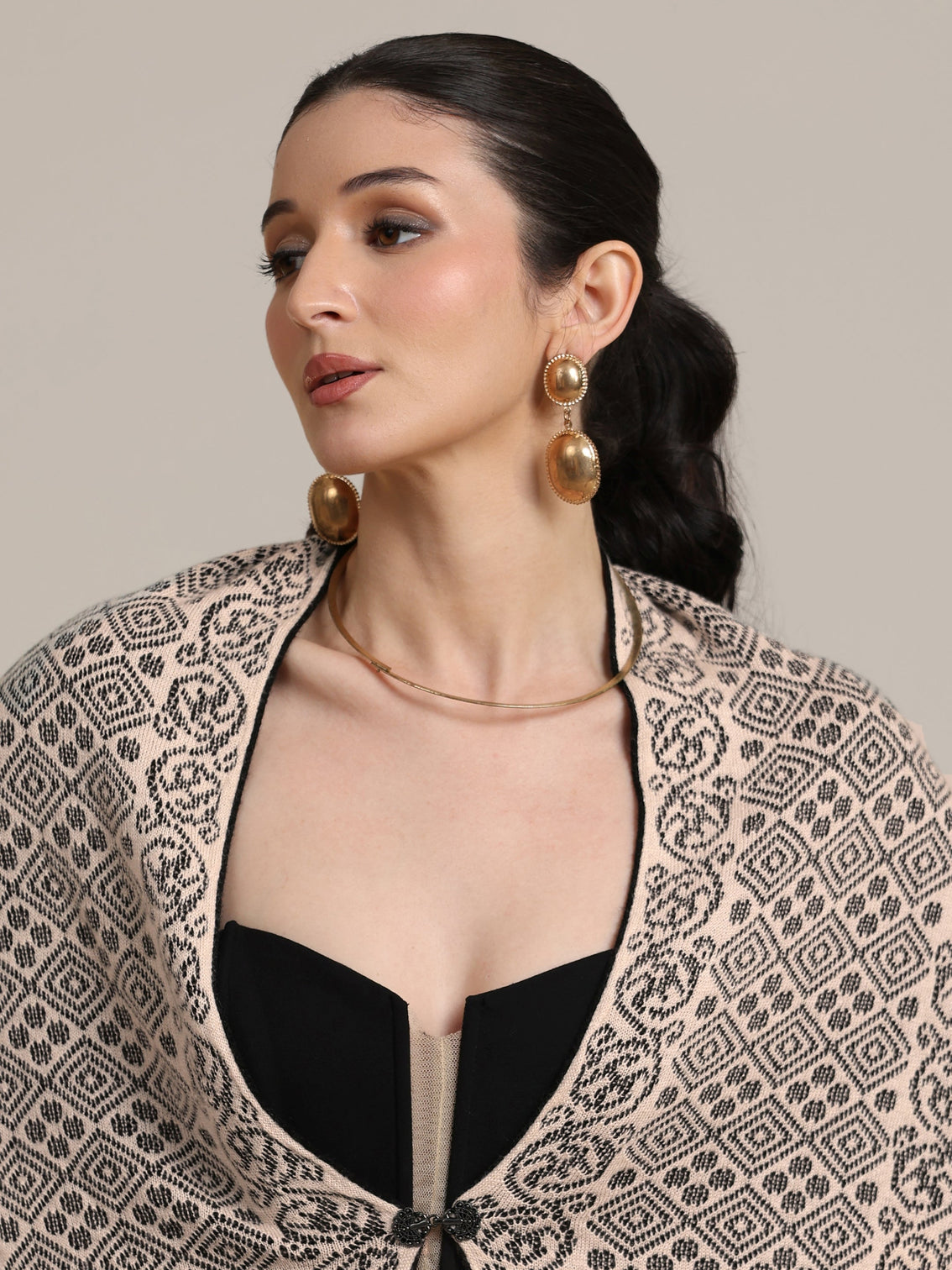 Mameraa Black Geometric Knitted Acrylic Wrap Shawl