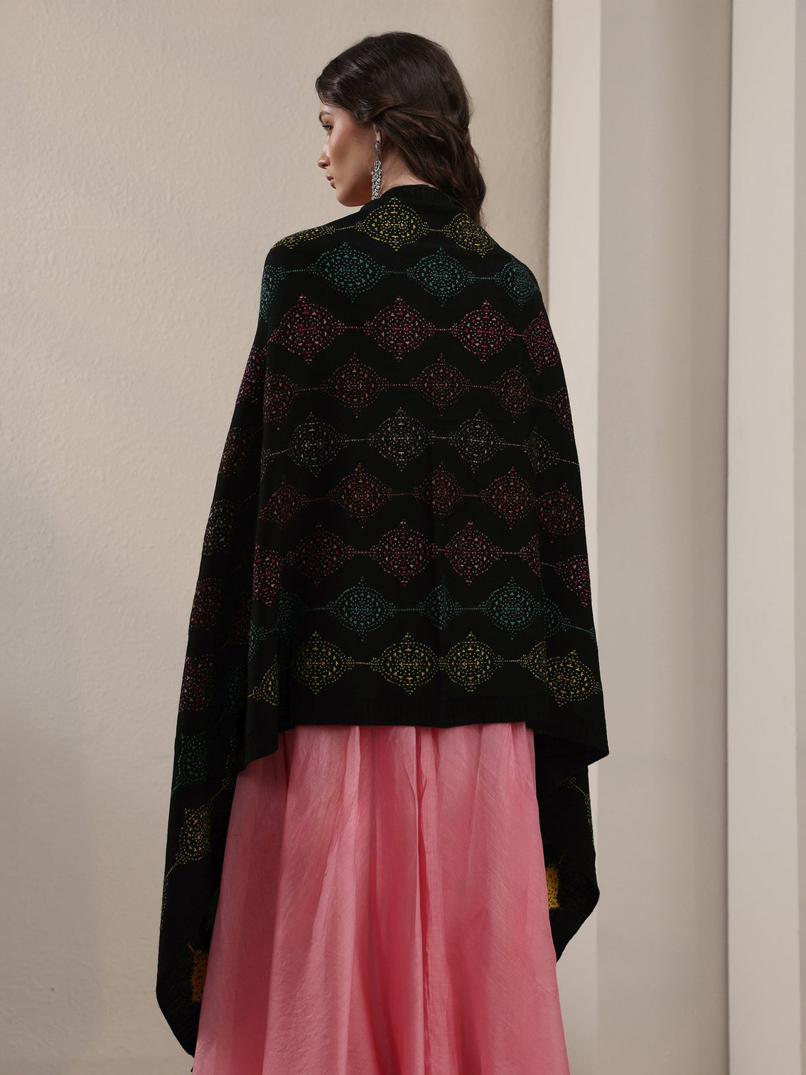 Mameraa Black Geometric Knitted Acrylic Wrap Shawl