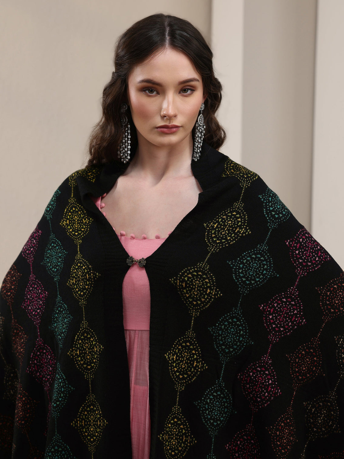 Mameraa Black Geometric Knitted Acrylic Wrap Shawl