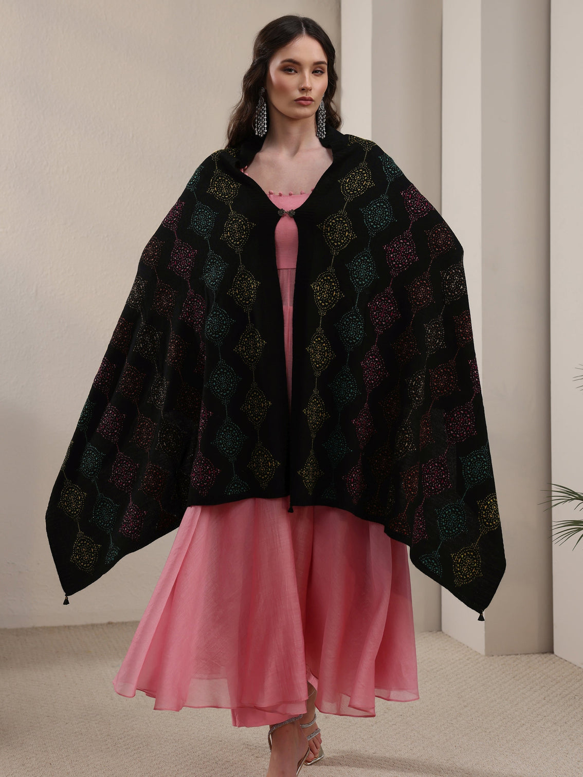 Mameraa Black Geometric Knitted Acrylic Wrap Shawl
