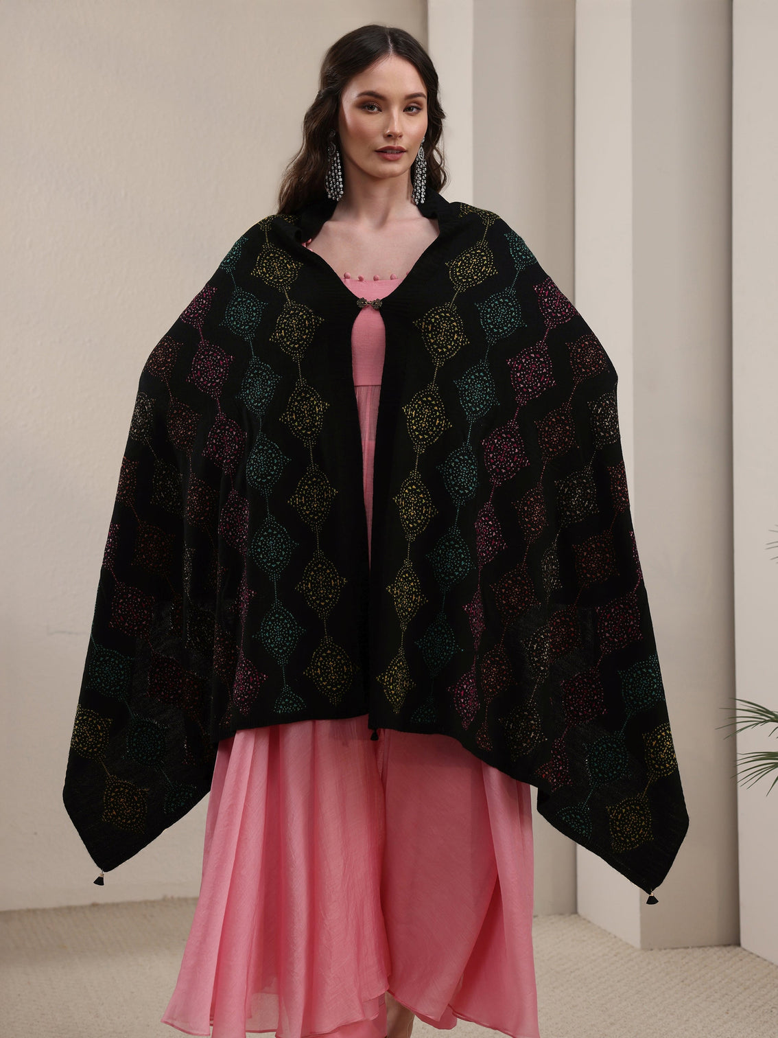 Mameraa Black Geometric Knitted Acrylic Wrap Shawl