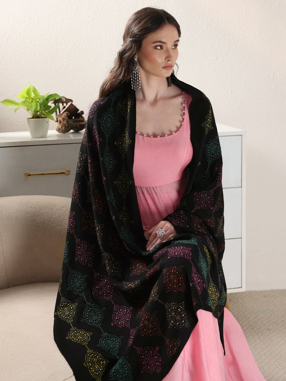 Mameraa Black Geometric Knitted Acrylic Wrap Shawl