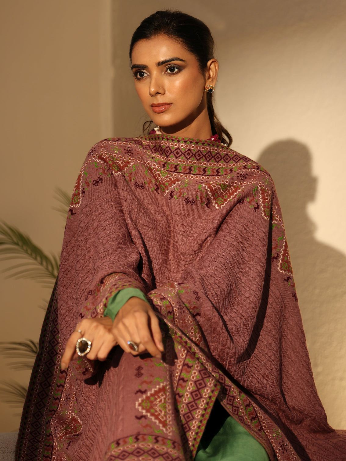 Mameraa Mauve Geometric Knitted Acrylic Wrap Shawl