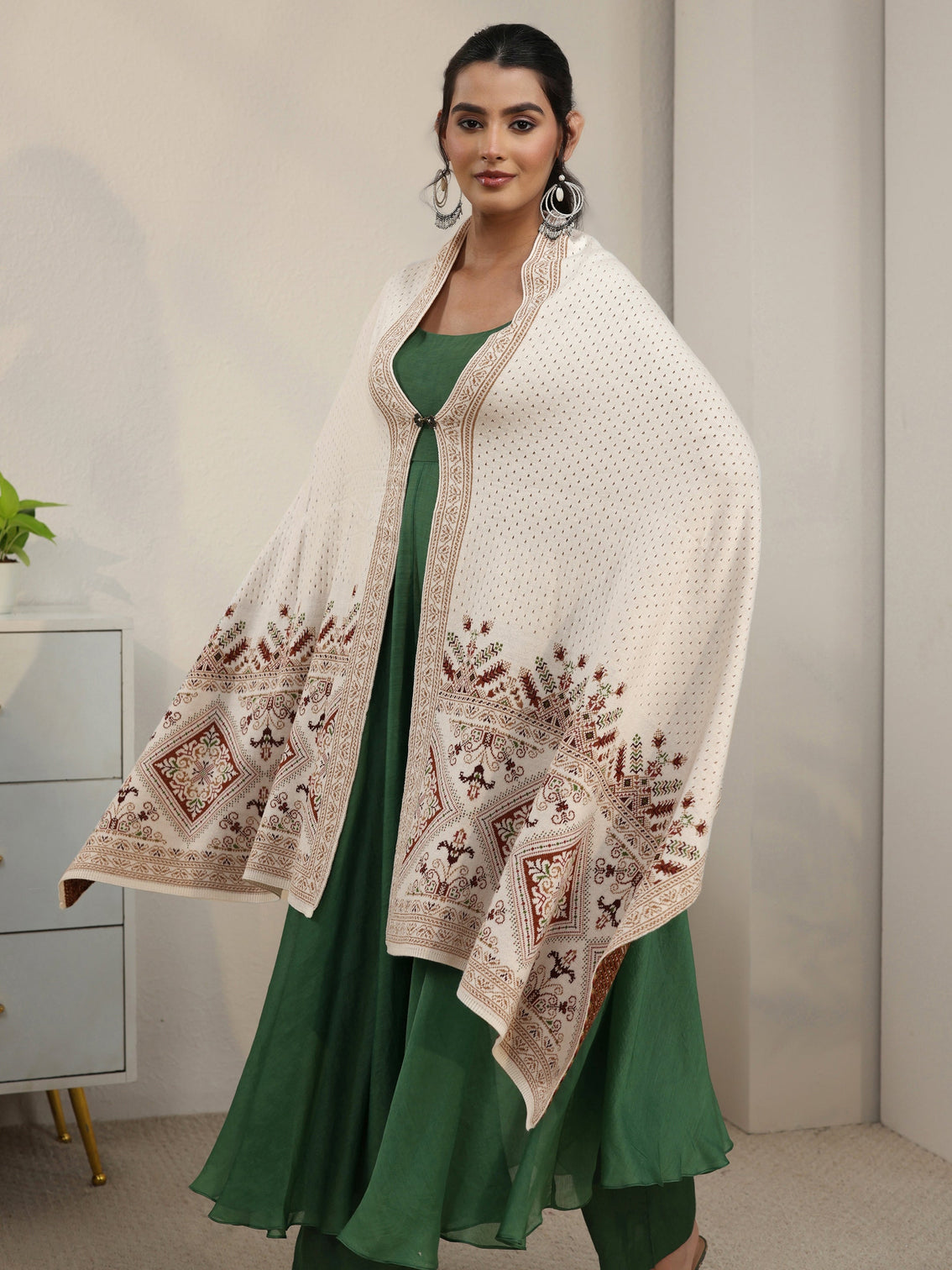 Mameraa White Mesh Knitted Acrylic Wrap Shawl