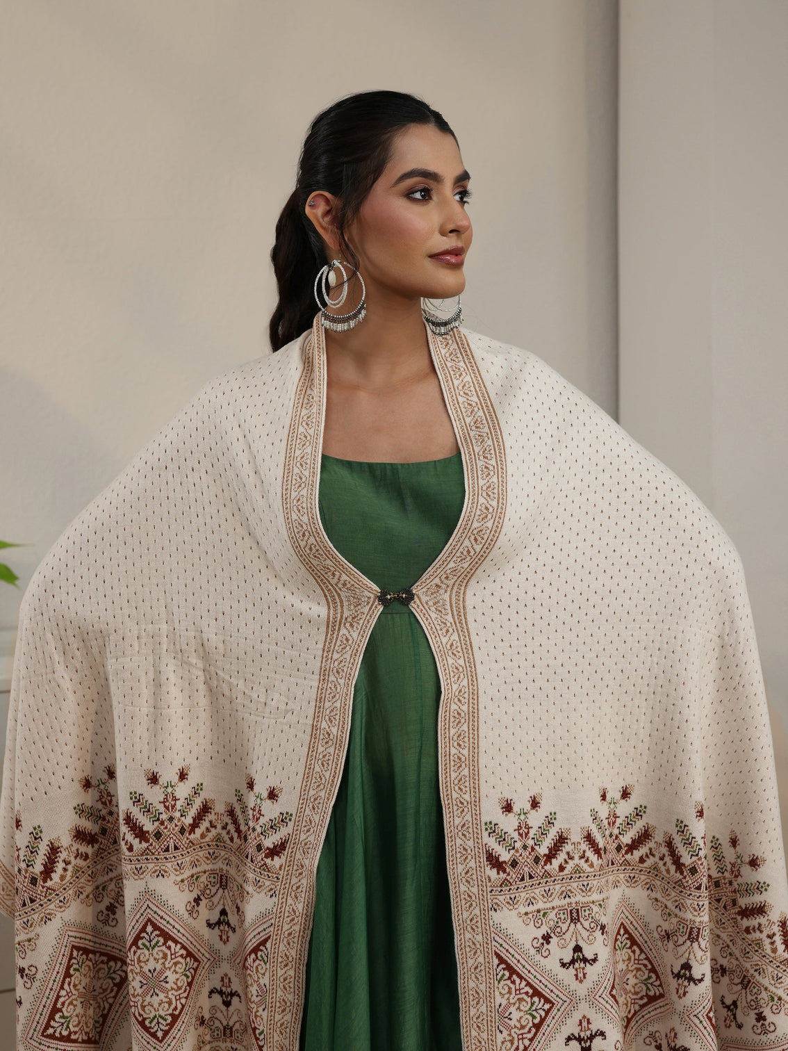Mameraa White Mesh Knitted Acrylic Wrap Shawl