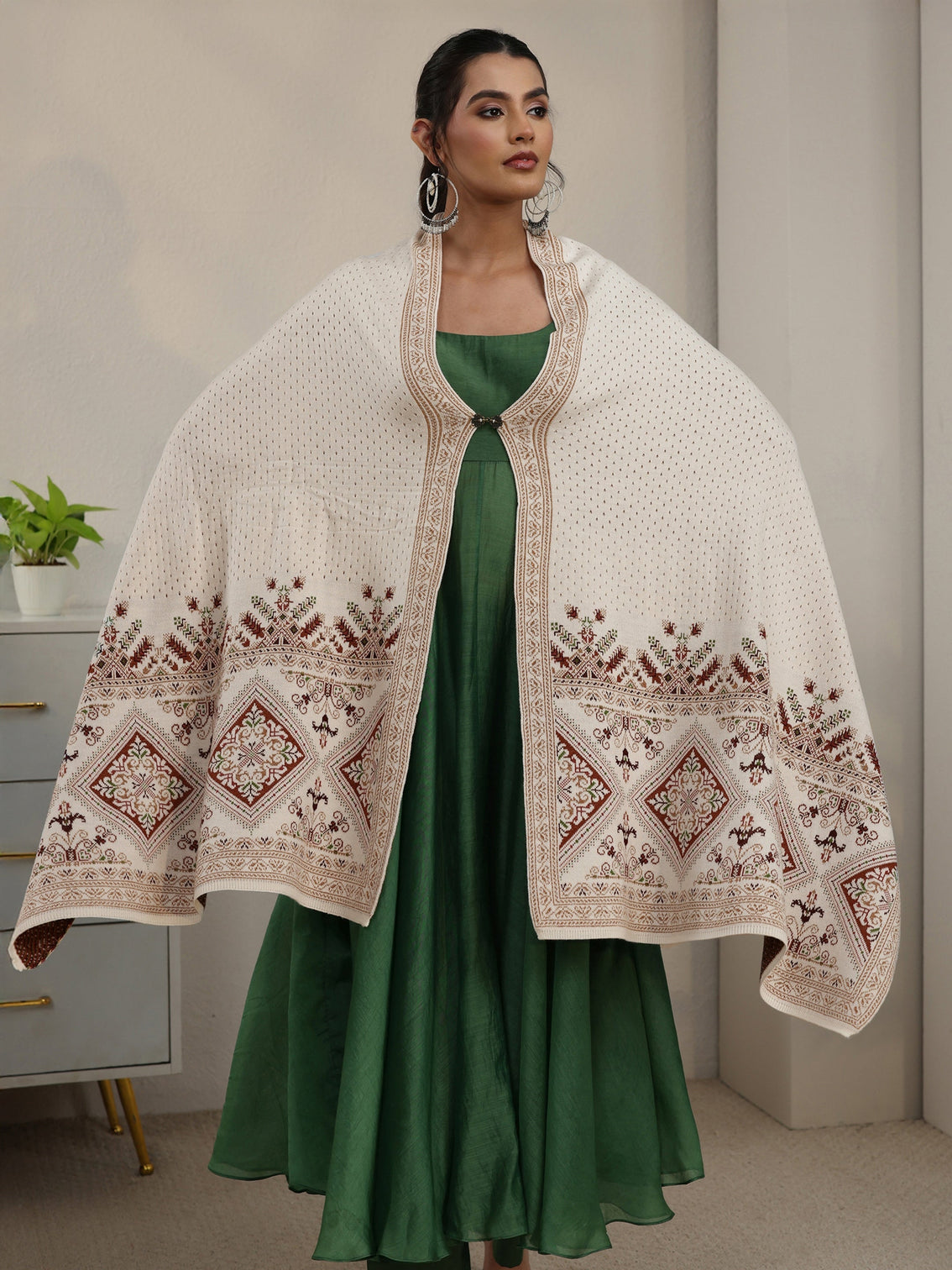 Mameraa White Mesh Knitted Acrylic Wrap Shawl