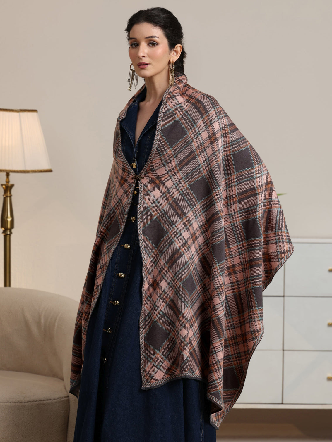 Mameraa Grey Checked Knitted Acrylic Wrap Shawl