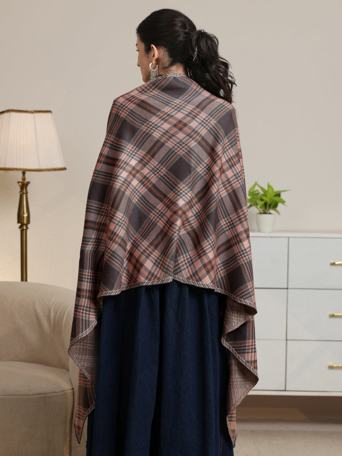 Mameraa Grey Checked Knitted Acrylic Wrap Shawl