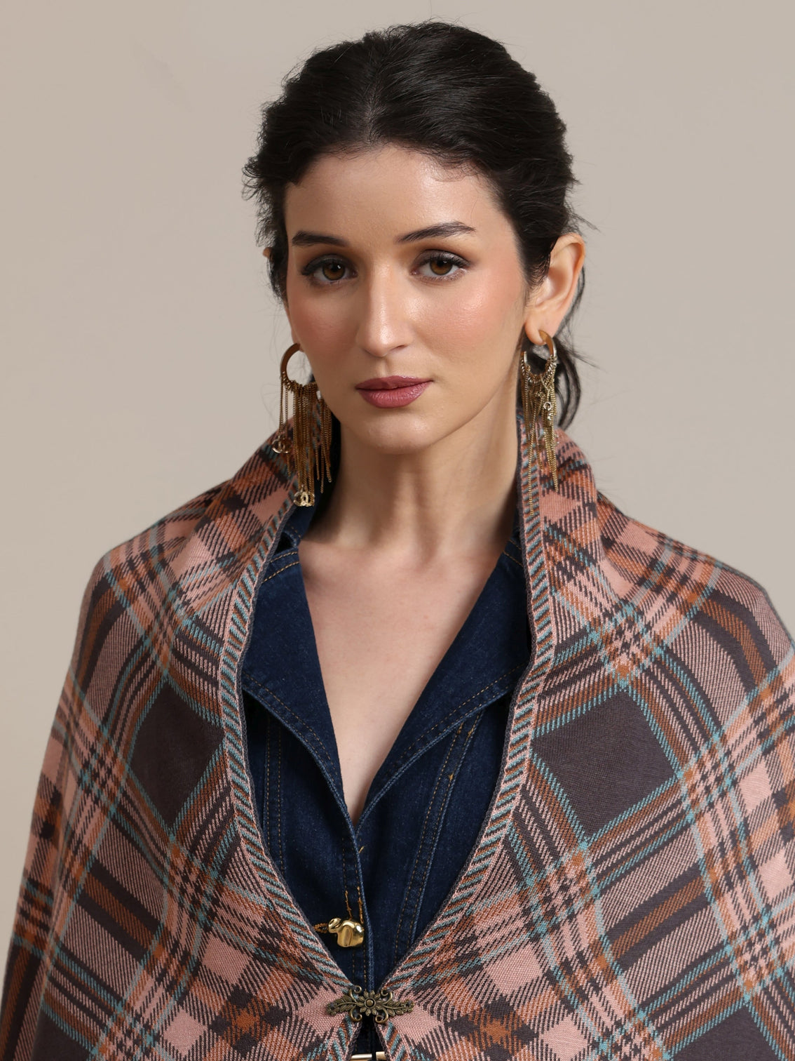 Mameraa Grey Checked Knitted Acrylic Wrap Shawl