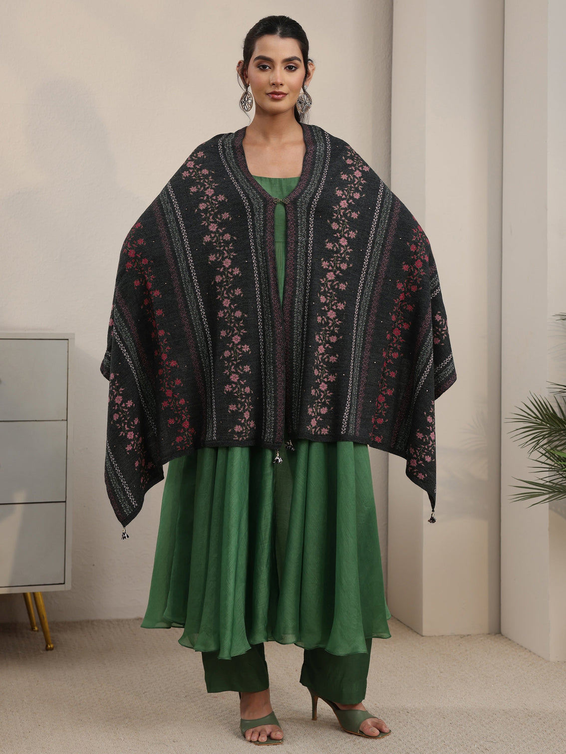 Mameraa Dark Grey Floral Knitted Acrylic Wrap Shawl