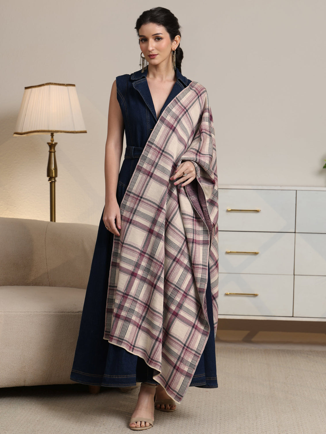 Mameraa Off White Checked Knitted Acrylic Shawl