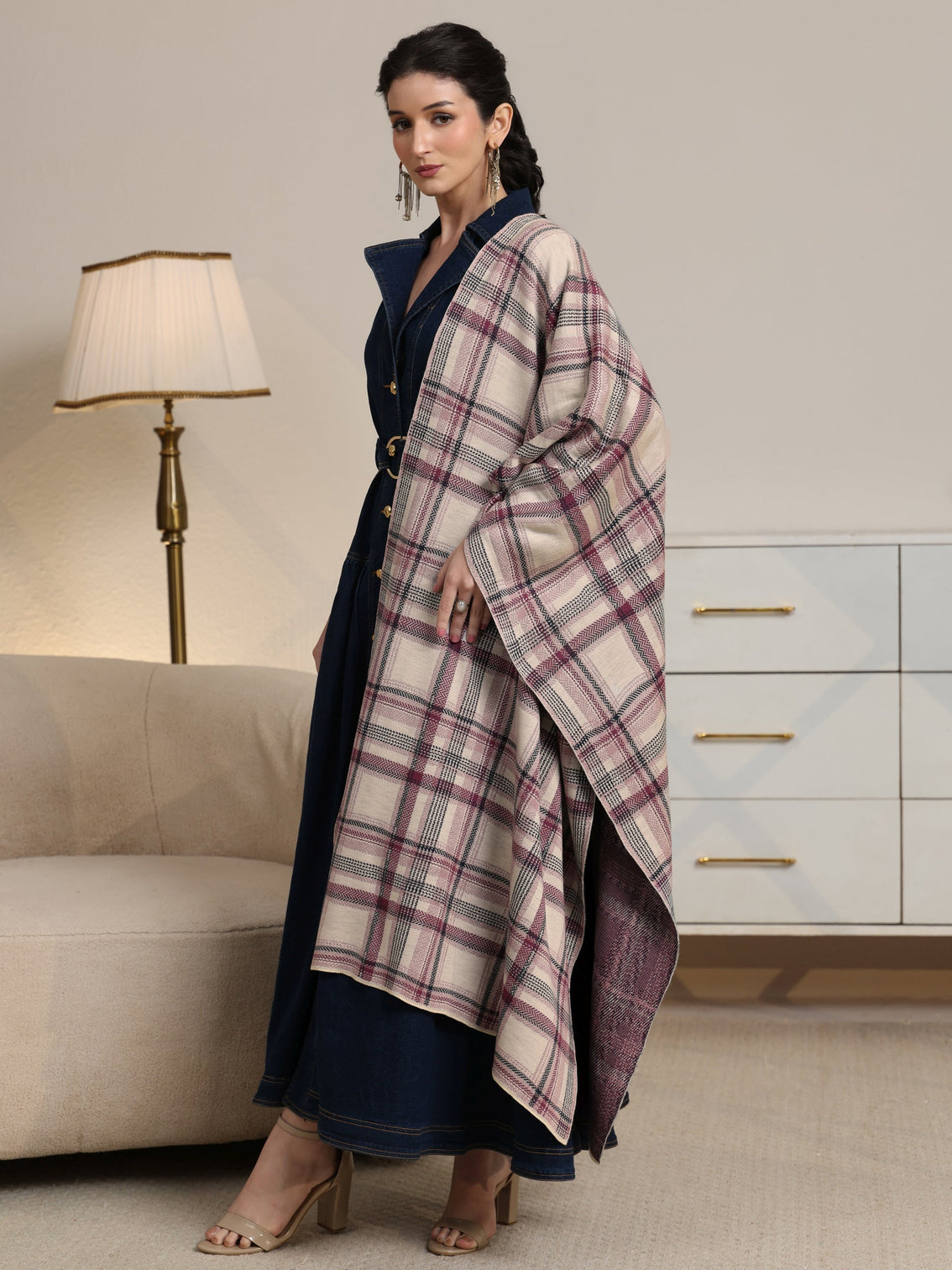 Mameraa Off White Checked Knitted Acrylic Shawl