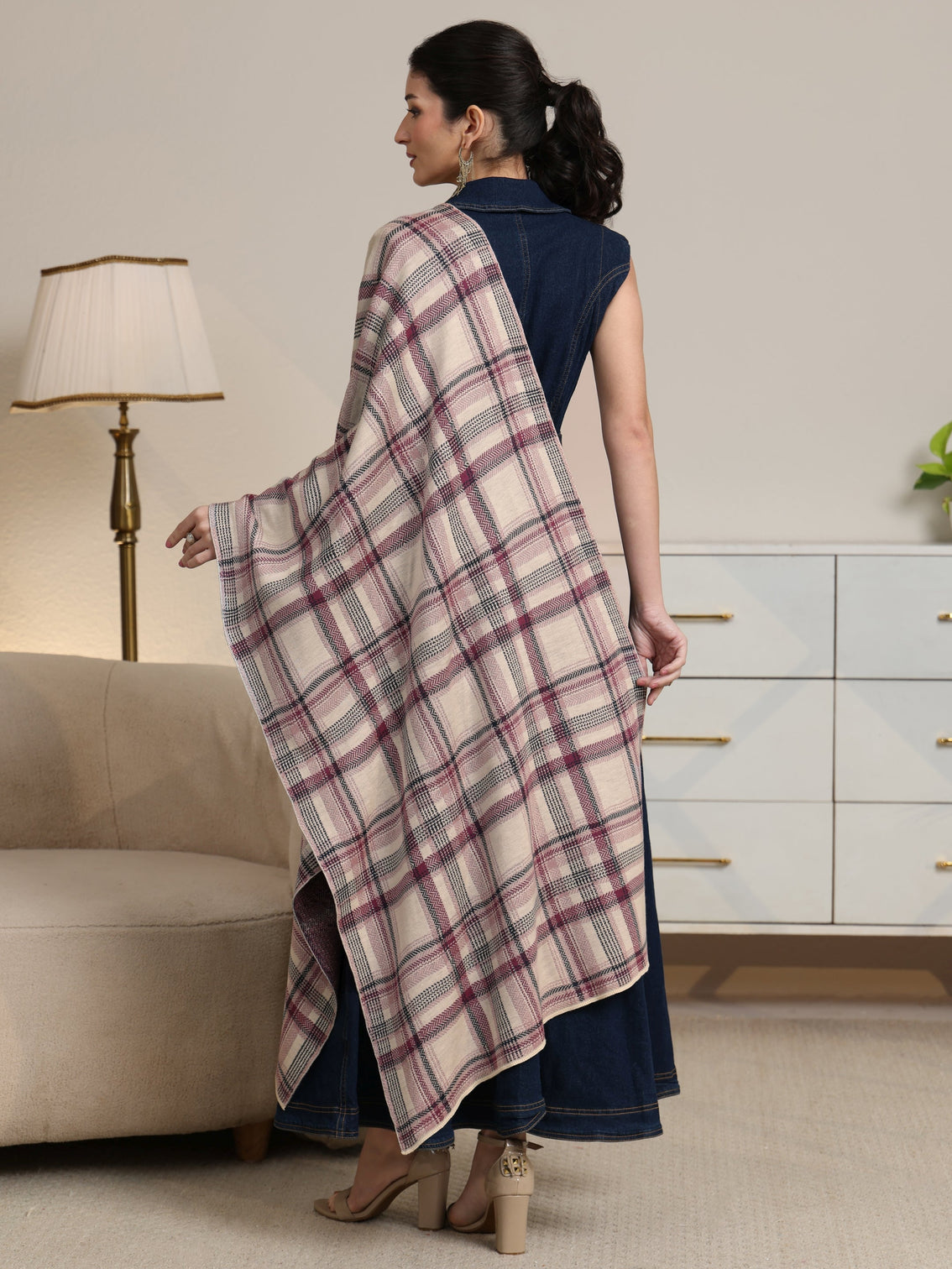 Mameraa Off White Checked Knitted Acrylic Shawl