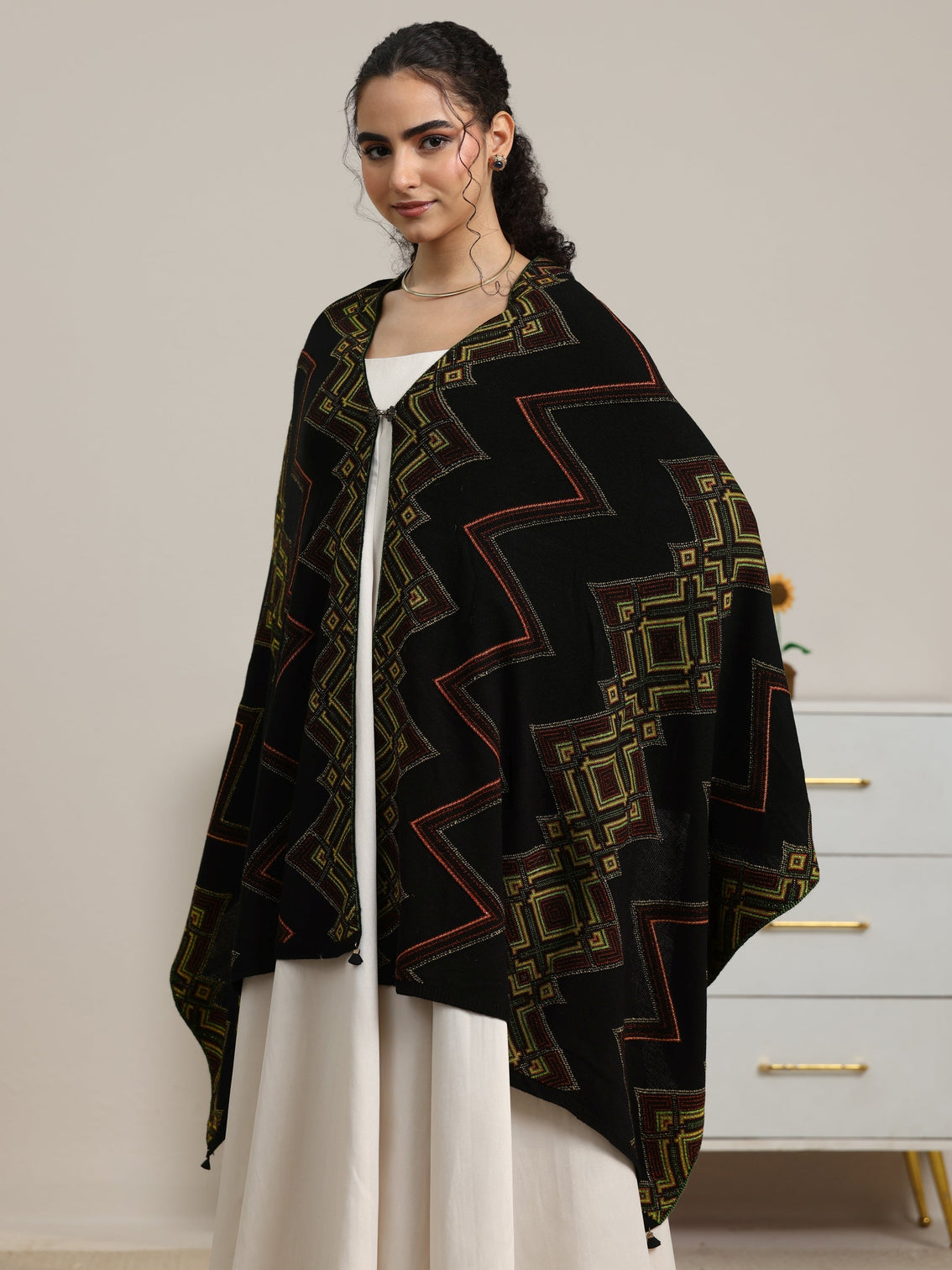 Mameraa Black Geometric Knitted Acrylic Wrap Shawl