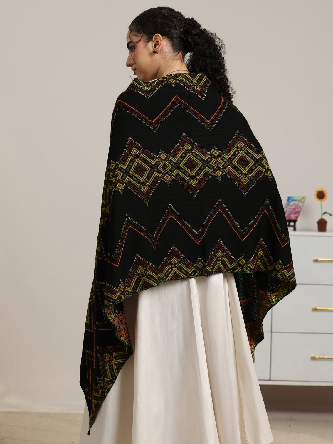 Mameraa Black Geometric Knitted Acrylic Wrap Shawl