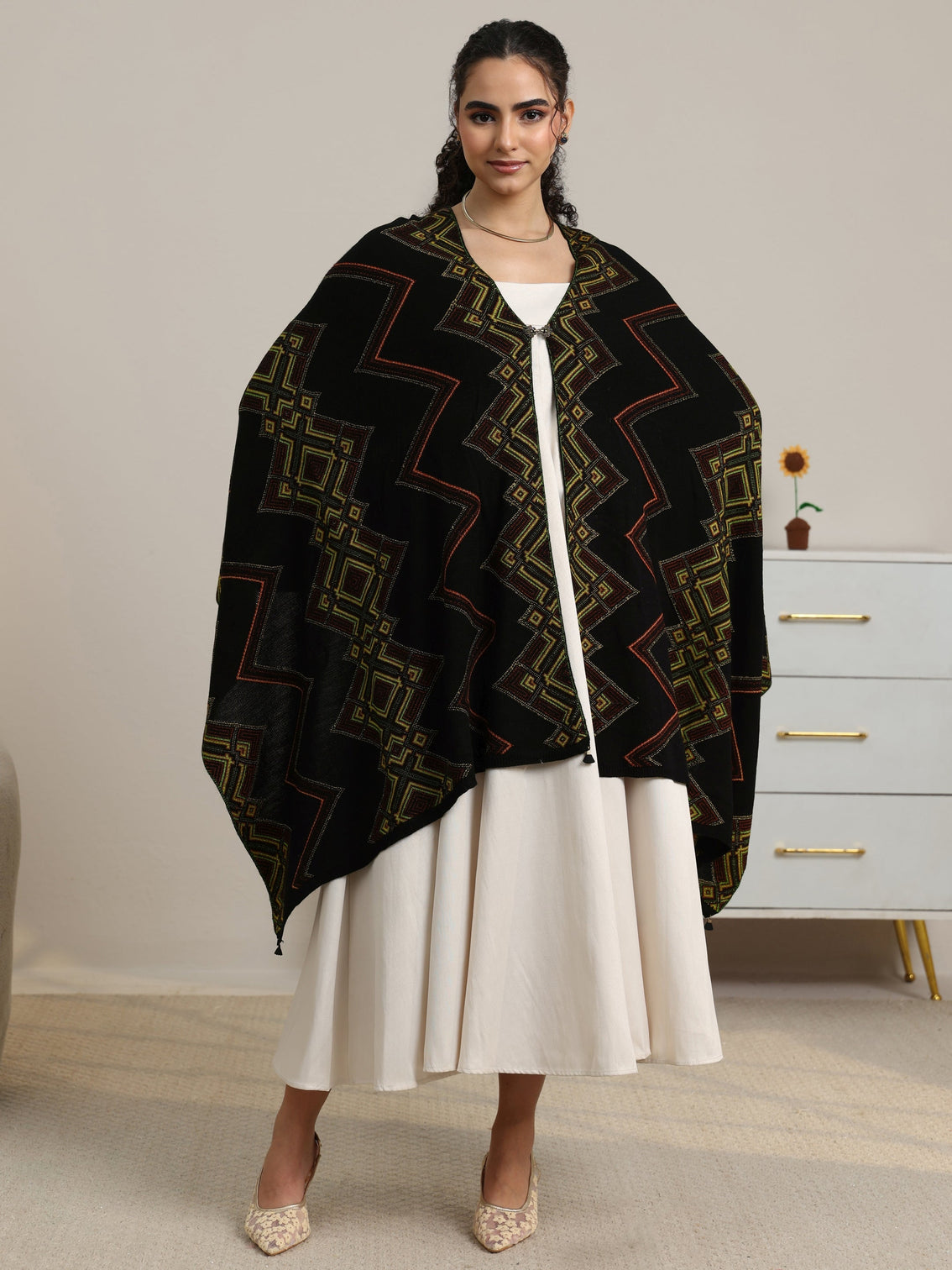 Mameraa Black Geometric Knitted Acrylic Wrap Shawl