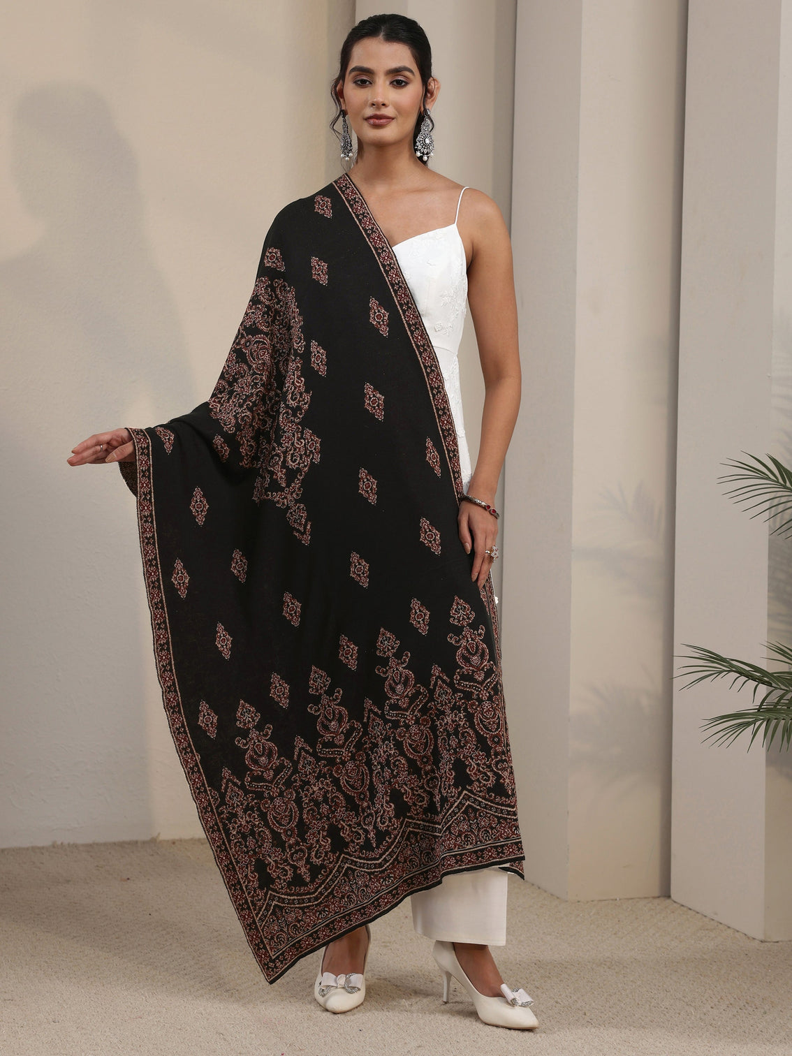 Mameraa Black Ethnic Knitted Acrylic Shawl