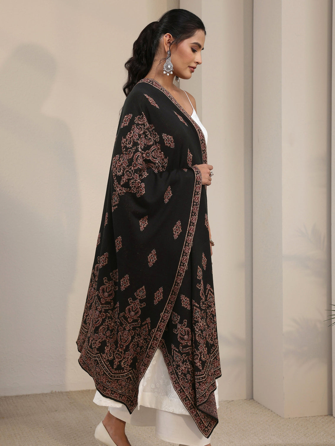 Mameraa Black Ethnic Knitted Acrylic Shawl