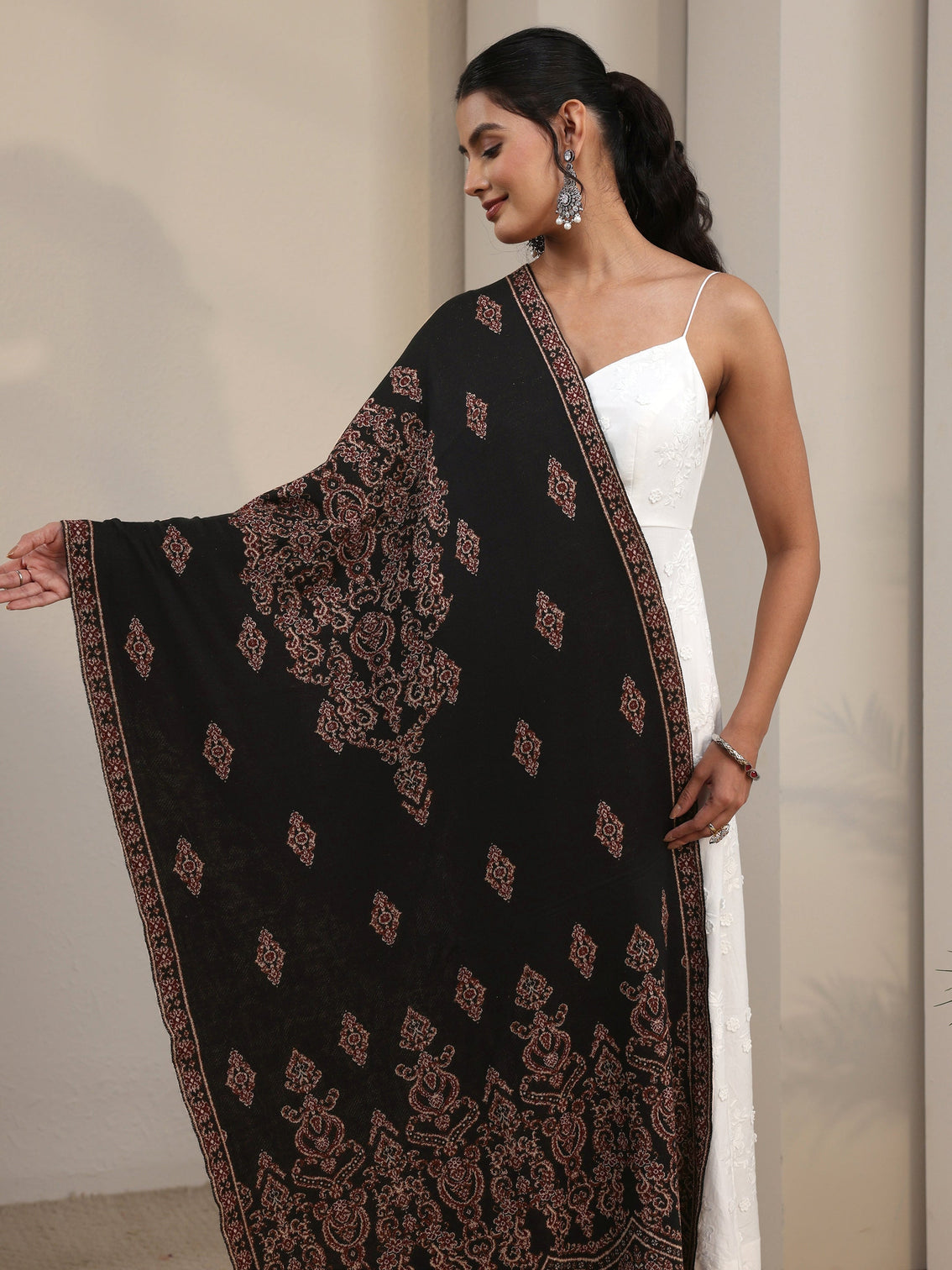 Mameraa Black Ethnic Knitted Acrylic Shawl