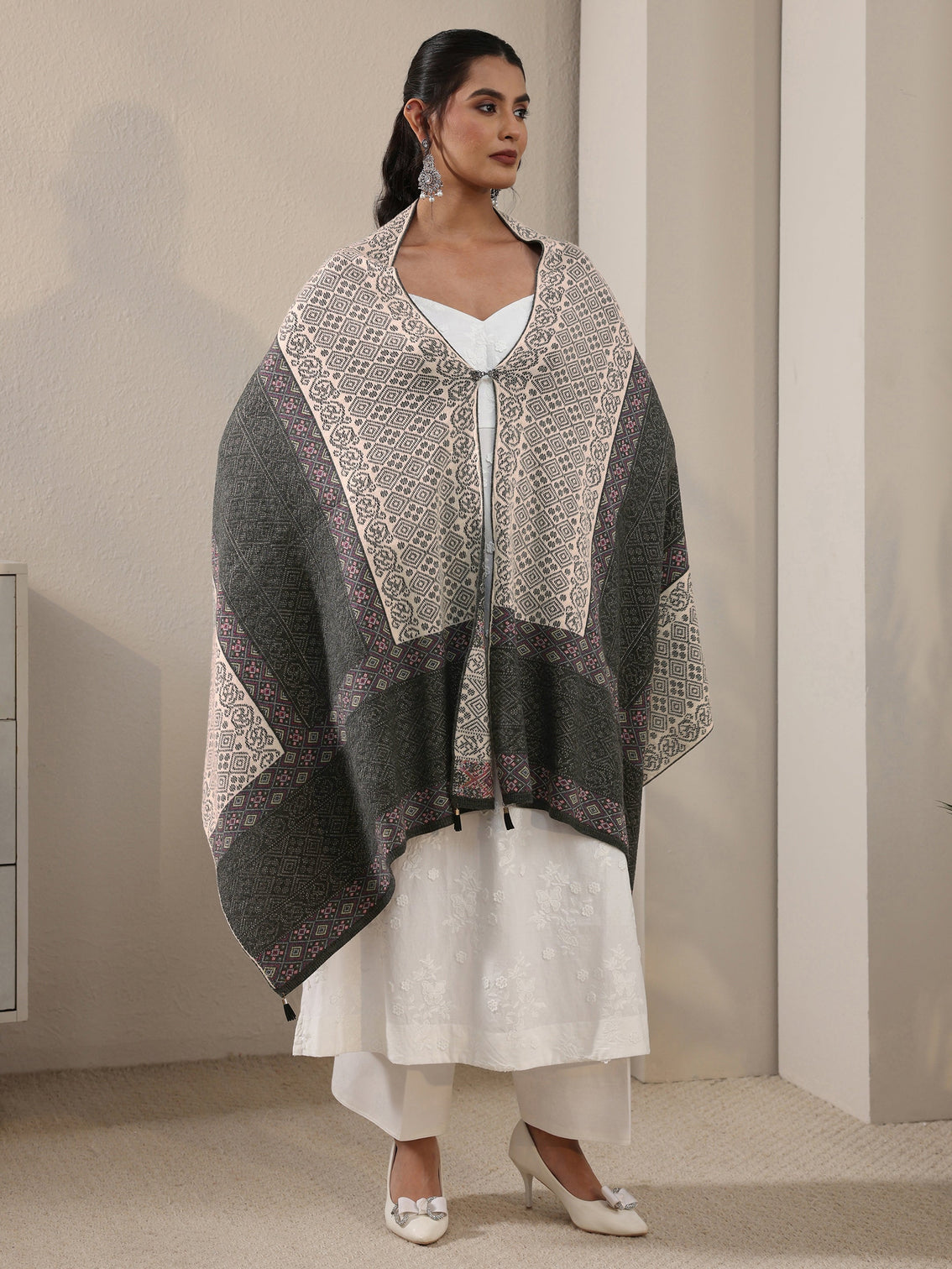 Mameraa Grey Geometric Knitted Acrylic Wrap Shawl