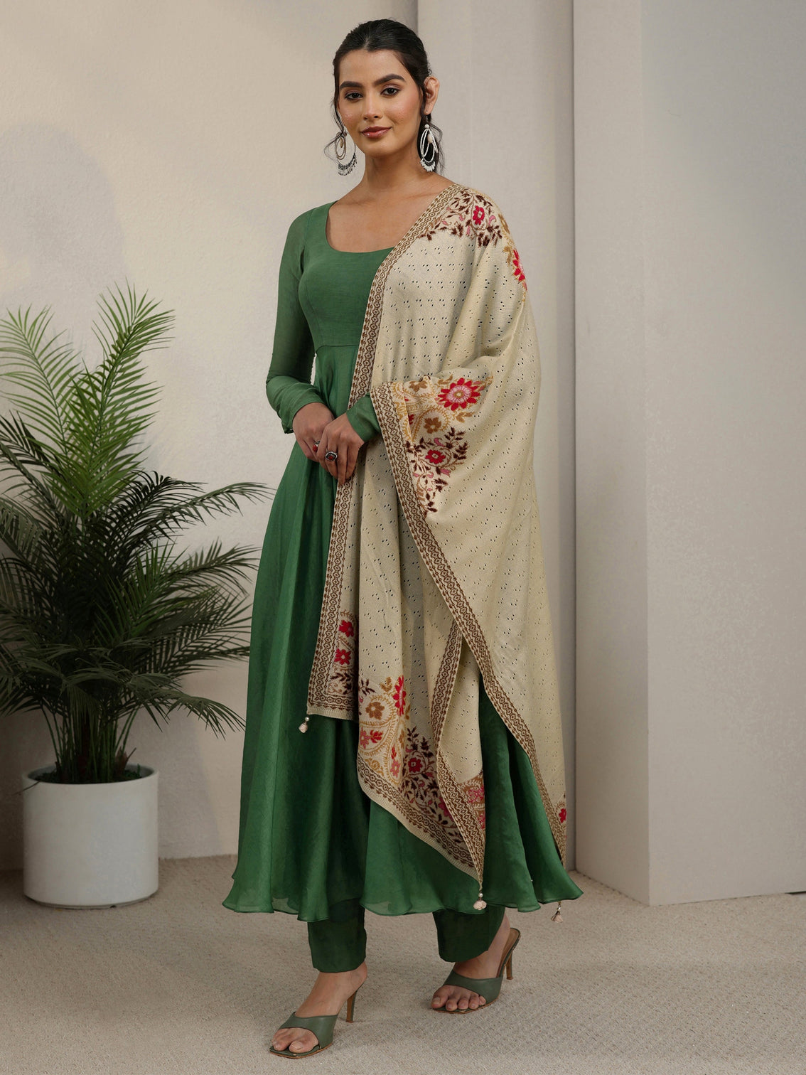 Mameraa Beige Floral Mesh Knit Acrylic Shawl