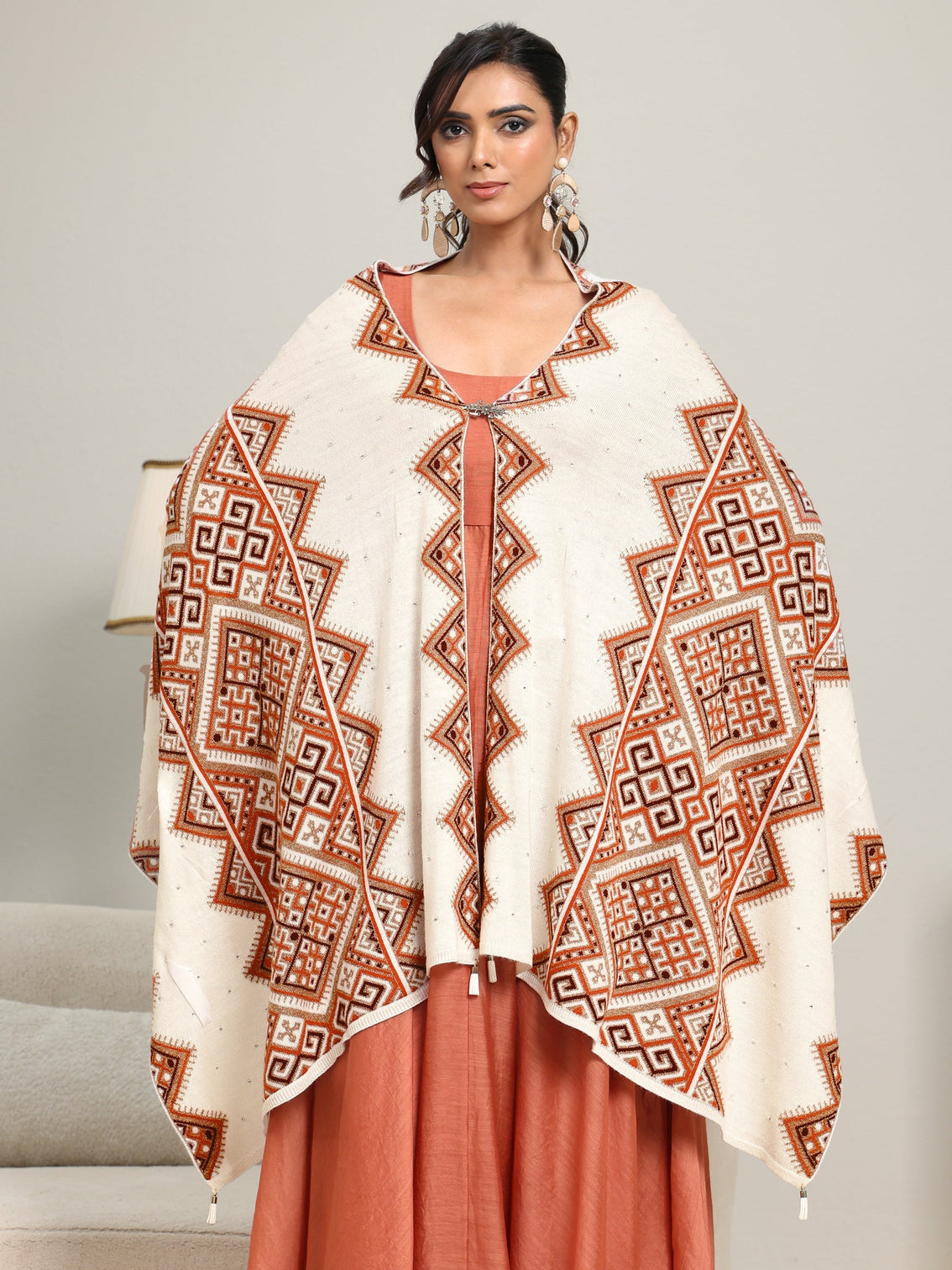 Mameraa White Geometric Knitted Acrylic Wrap Shawl