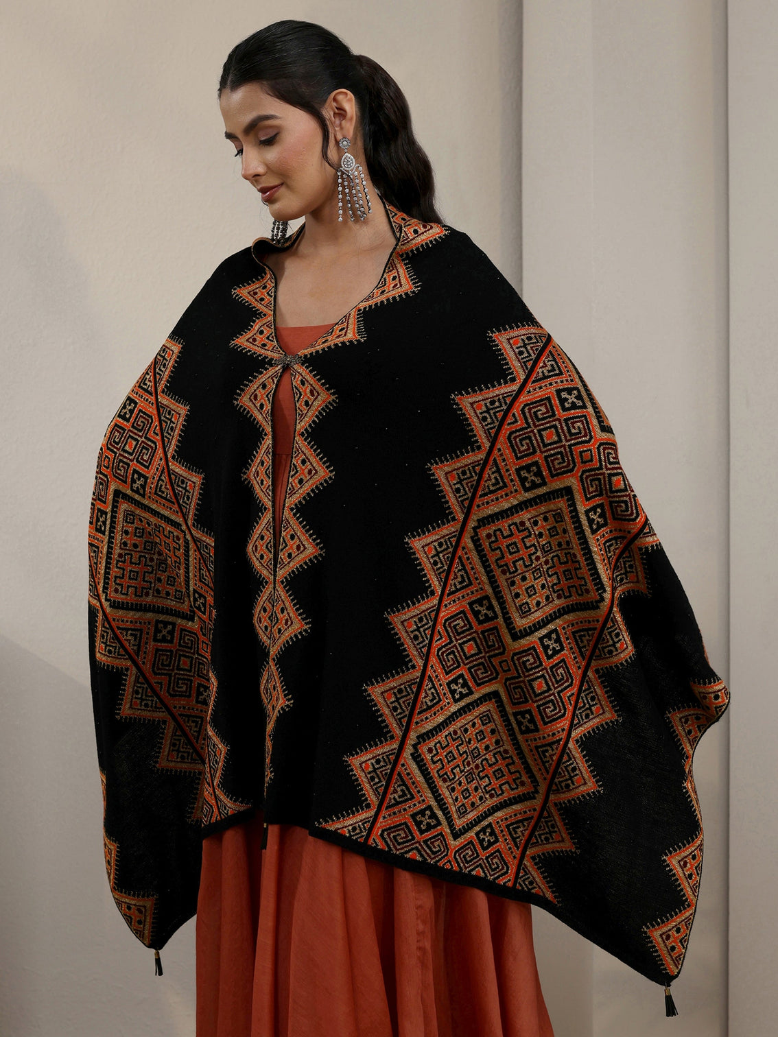 Mameraa Black Geometric Knitted Acrylic Wrap Shawl