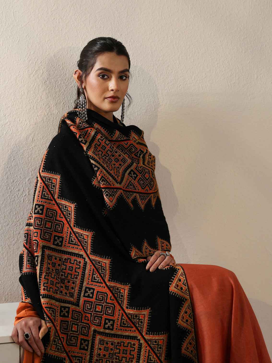 Mameraa Black Geometric Knitted Acrylic Wrap Shawl